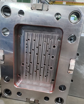 Độ chính xác cao Hot Runner Injection Mould Polishing Surface cho các sản phẩm hàng hóa